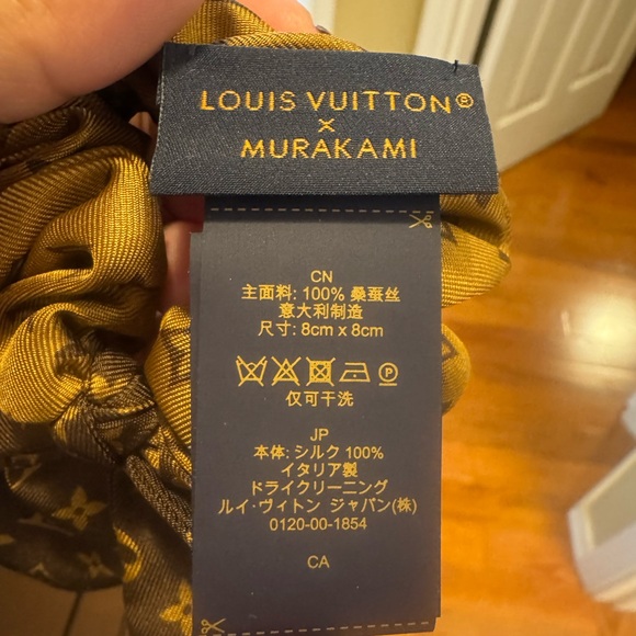 New! Louis Vuitton x Murakami collection 🍒hair scrunchies!! 2025 - Picture 3 of 9